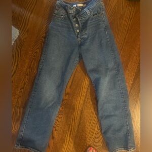Levis Ribcage straight ankle jeans. Medium wash. 24*27. Have some stretch!
